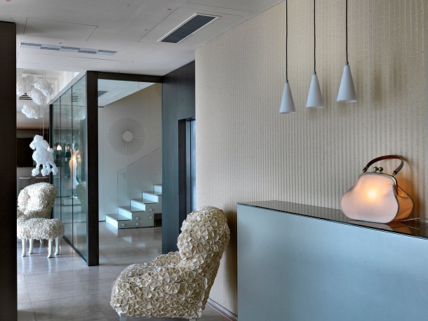 recepción hotel Moschino